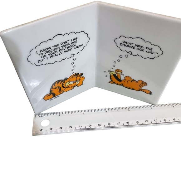 Vintage Garfield 70's Ceramic Birthday Card Plaque Laughing at Birthday Age! - Picture 12 of 12